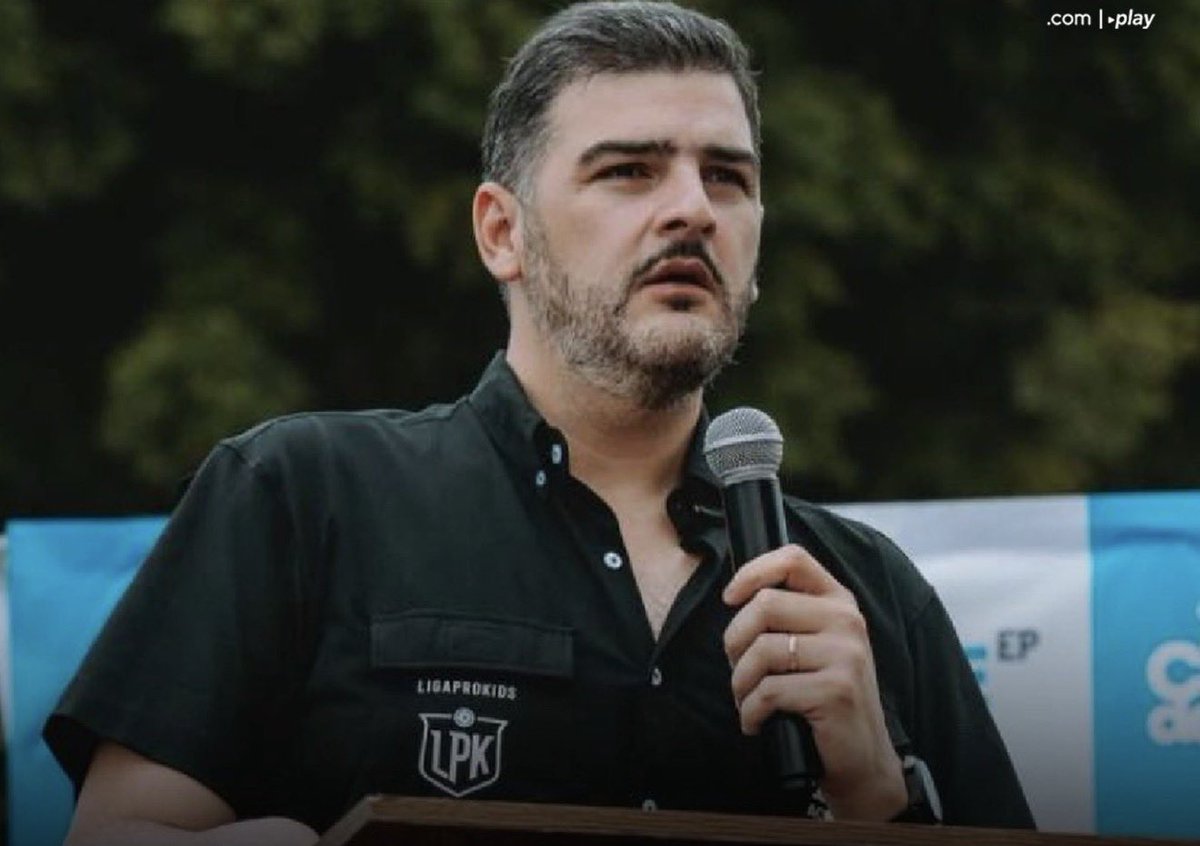 Ayer me preguntaron si un alcalde en funciones goza de fuero aunque el hecho investigado sea anterior a su posesión.

La respuesta es SÍ.

Así lo determinan los arts. 76,3, 76.7.k, 178, 182, 226, 424 y 425 de la CRE; el art. 169 del COFJ y los arts.8 y 9 de la CADH. 

La