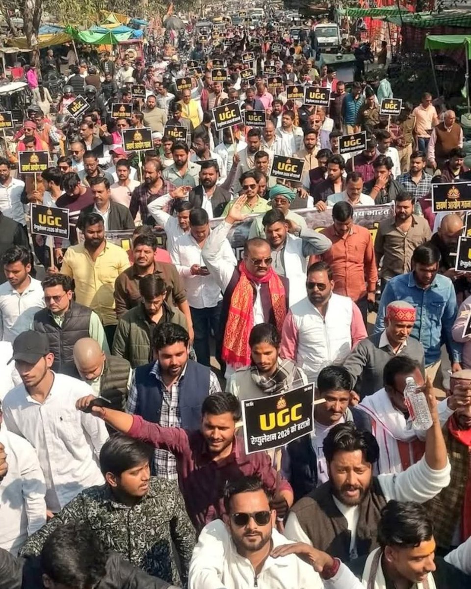 mktyaggi's tweet photo. जनसंघ के जमाने से लेकर आज तक सवर्ण जातियाँ BJP की कोर वोटर रही हैं। लेकिन कभी-कभी खानदान में ऐसा नाशखेत पैदा हो जाता है कि वह पूरे परिवार को तबाह कर देता है। राहुल गांधी को जहाँ कांग्रेस को खत्म करने का ज़िम्मेदार माना जाएगा, वहीं UGC Act के ख़िलाफ़ उमड़ी इस भीड़ को देखकर मेरा दावा है कि नरेंद्र दामोदर आंबेडकर नाम का एक आदमी, BJP क��� भी रसातल में पहुँचा कर छोड़ेगा।