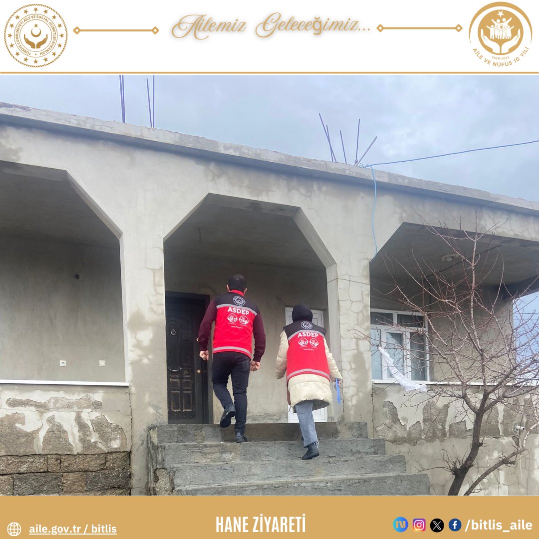 bitlis_aile's tweet photo. 🇹🇷 Şehit Ailelerimize Ziyaret 

📍 Tatvan Sosyal Hizmet Merkezi Müdürlüğü personellerimiz tarafından aziz şehitlerimizin kıymetli aileleri ziyaret edilmiştir.

Bu kapsamda;
🇹🇷 Şehidimiz Çetin TAŞKIN’ın babası Keren TAŞKIN,
🇹🇷 Şehidimiz İlhami ALİCAN’ın kardeşi Adem ALİCAN ve
🇹🇷 Şehidimiz Rüstem YALÇINKAYA’nın oğlu Ferdi YALÇINKAYA ile bir araya gelinmiştir.

Ziyarette Sayın Bakanımızın selamları iletilmiş, hal ve hatırları sorularak ihtiyaçları hakkında görüş alışverişinde bulunulmuş ve samimi bir sohbet gerçekleştirilmiştir.

Aziz şehitlerimizin bizlere emaneti olan kıymetli ailelerimizin her zaman yanındayız. 🇹🇷
@tcailesosyal
@BitlisValiligi 
@ashb_sehitgazi
