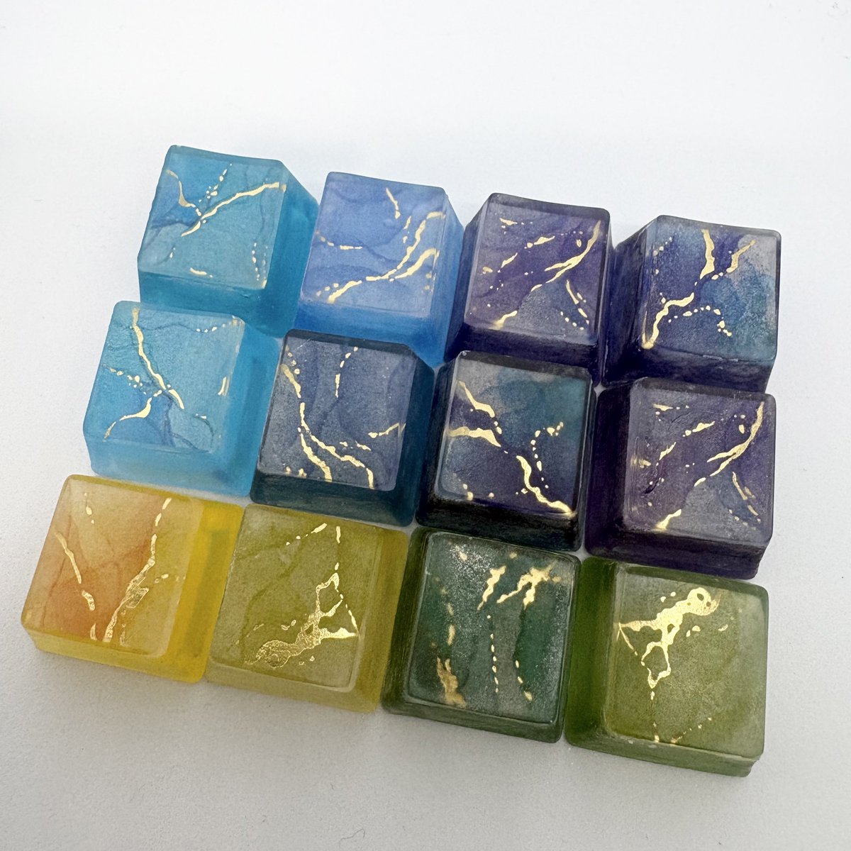 製作中の大理石風キーキャップをチラ見せ👀
青系統が人気だったので多めに作ってみました！