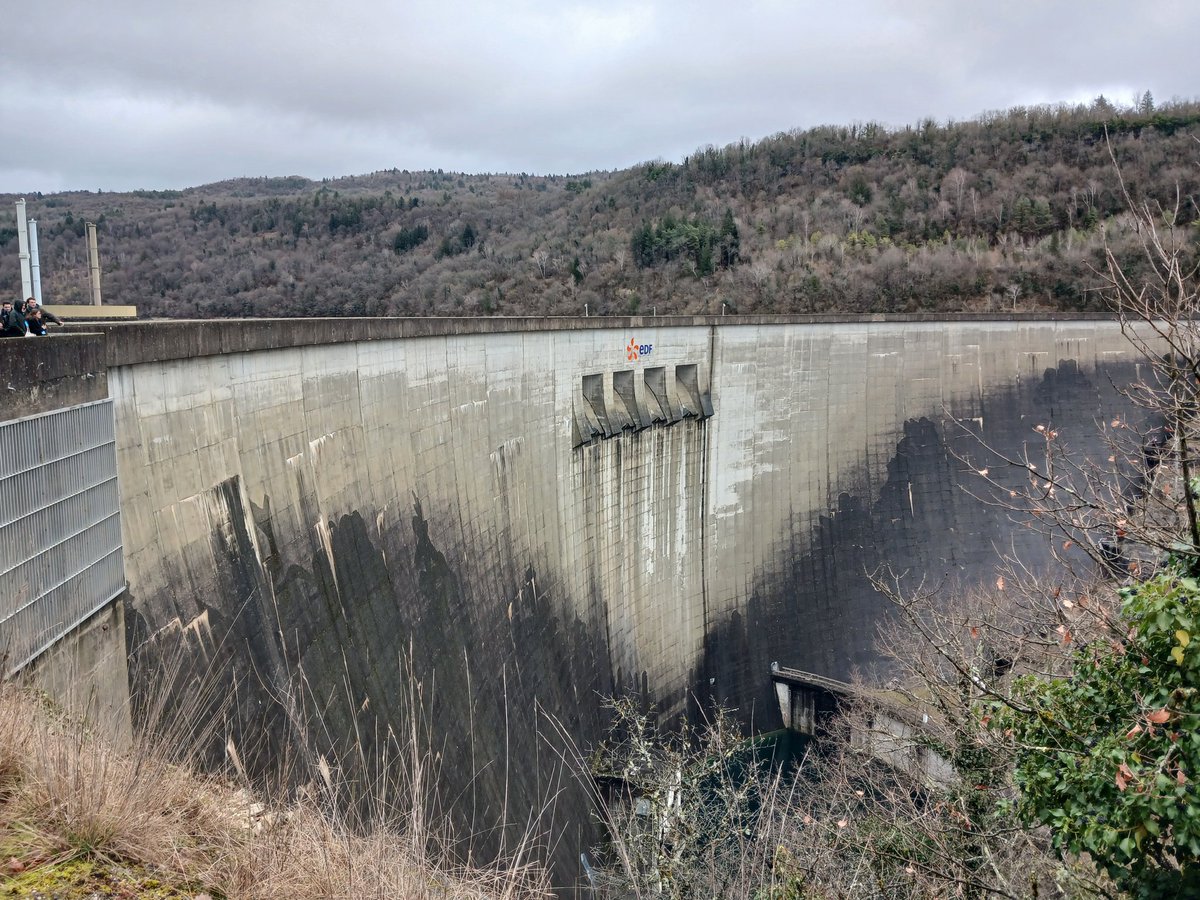 Le Premier ministre <a href="/SebLecornu/">Sébastien Lecornu</a> est en déplacement dans le Jura pour présenter dans quelques minutes le Plan pluriannuel de l'énergie. Il a d'abord arpenté le barrage de Vouglans.