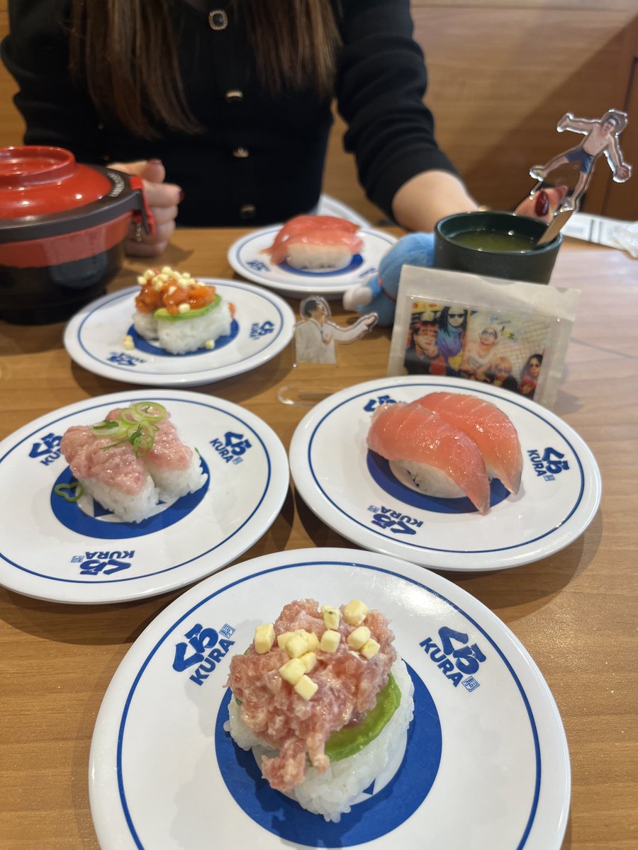 skmsk0000's tweet photo. 昨日はアダムでロマバカ！ジェネリックチョメP(今井さん・だいむさん)が出てきた時、隣にいた世が世ならのファンらしき女の子2人がえっ？！って戸惑ってて可愛かったし、ロマバカのライブ中ずっとニコニコしながら振付けもしてくれてて嬉しかった！🫶チョメP不在は寂しかったけど楽しかったです！🥲 https://t.co/yNe6igBIu3