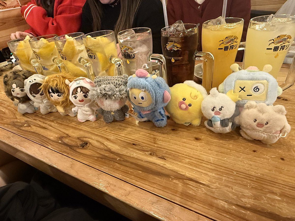 TEUME최고〜‼️
車椅子とか松葉杖とかでみんなに手伝って貰って迷惑かけてばっかりなのにみんな嫌な顔ひとつせず楽しそうに過ごしてくれて申し訳なさと幸せで胸いっぱい😭
次ツは万全の状態でみんなと走りまわる‼️
トレと同じぐらい愛してる‼️
ウ↓ル↑ト↓ラ↓ソ↓ウ↓ル↑ｯ!!＼( 'ω')／ﾍｰｲ!!