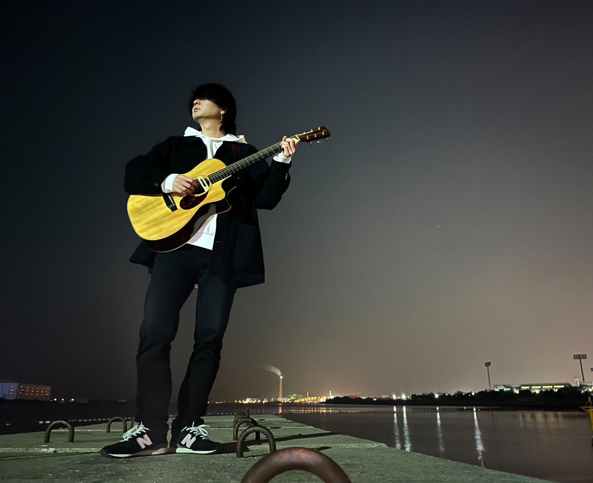 lcrow_ruria's tweet photo. 【1週間企画出演者紹介！】

Ken Ikezawaくん

けんくん！
元気？けんくーん！

ということで第1回の時から出たいと言ってくれていたけんくん。
最後に会ったのは去年の1月にギターサポートをお願いしたとき以来！

高身長でイケメンで低い声でギターが上手い
生息地はシュークリームの生地の中、らしい
嫉妬から呼んでいなかったのかもしれない
(普通に枠不足やった、ごめんよ…)

そんなけんくんは6日のトリ前を飾ってくれます！
会うのは約1年ぶりやけどライブ見れるのはもっともっと久しぶり！
楽しみしてます！！！

@Ken_TKST 

#TCフェス2026