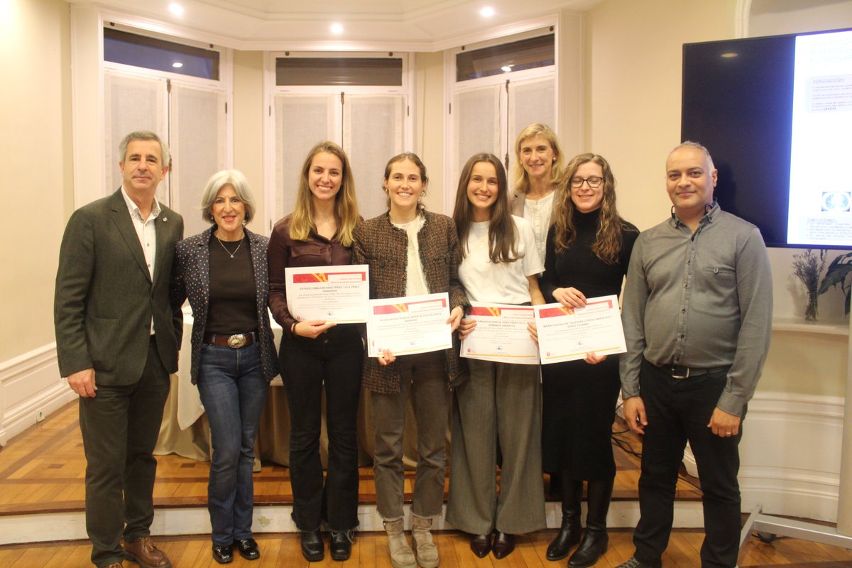 MedenaColegio's tweet photo. 🏆 Entrega de premios del XII Certamen de Casos Clínicos para #MIRes en #Navarra
👏 Ganadoras: Miren Paniagua, Alicia Sayés y Esther Comajuncosas.
🎨 Mejor póster: Guadalupe Talavera
Talento joven, ciencia y compromiso con la salud
#CasosClínicos @salud_na @ClinicaNavarra https://t.co/ojudSyg0qD