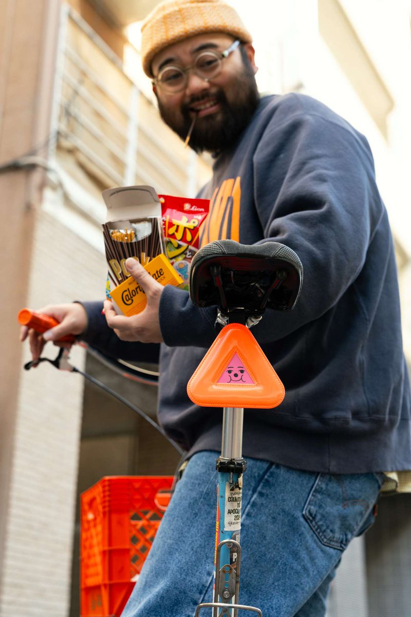 🍙"Chubby" Triangle Reflector 🍔
かつて、Peace Sports御大とBLUE LUGで産み落とした '太っちょ' リフレクターが寝食(新色)加えて再入荷〈リバウンド〉。愛嬌たっぷり✌️スーパーサイズミーな貴方にどうぞ🍟🥧
bluelug.com/blog/online-st…