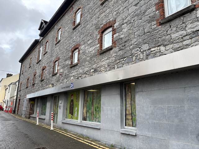 GAC候補生が研修でお世話になっている、カートゥーン・サルーンの建物の外観です。
建物自体はThe Maltingsと呼ばれており、200年の歴史があります。
もともとはmalting（モルティング）と言って、大麦などの穀類を水に浸して発芽させ、その後乾燥させる「製麦（せいばく）」を行っていたそうです。