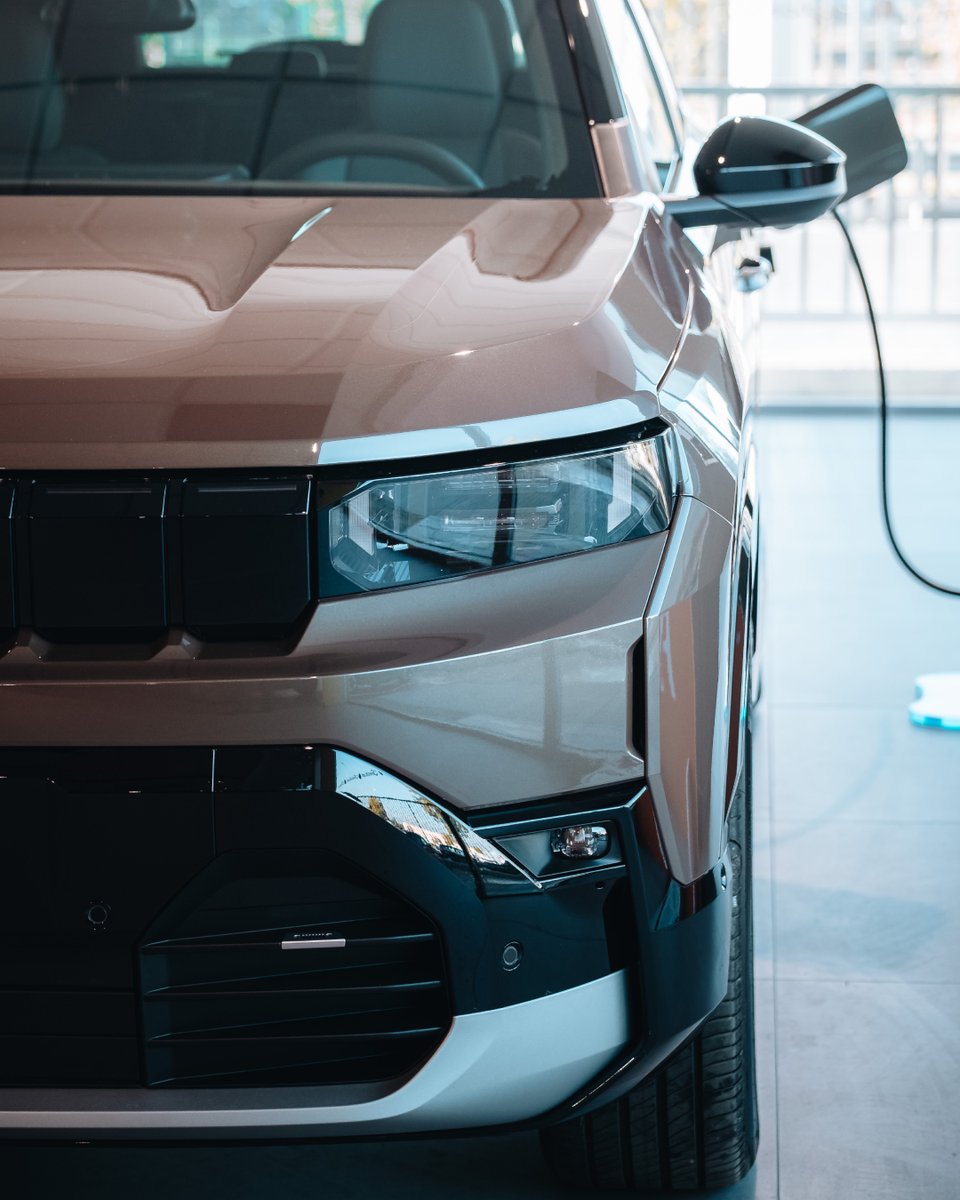 GruppoAutosat's tweet photo. 🚘Nuova Jeep Compass.
Design più scolpito, firma luminosa inedita e interni con maggiore comfort e tecnologia.⚡️
Ogni dettaglio parla di evoluzione, su strada come fuori.
📍 Provala da @GruppoAutosat .
@JeepItalia #NuovaJeepCompass https://t.co/172gvIAwTE