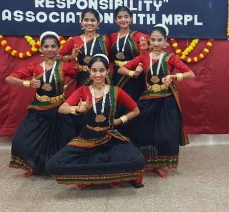 SouthJnv's tweet photo. "Tradition flows through every mudra - a classical dance at JNV DK"

Dance classes conducted at JNV Dakshina Kannada under PM SHRI, nurturing creativity, discipline, and holistic development of students.
@NVS_HQ
@nvsrohyd
#JNV #NVS #PMShri #ArtAndCulture https://t.co/rEQpXi6MaR