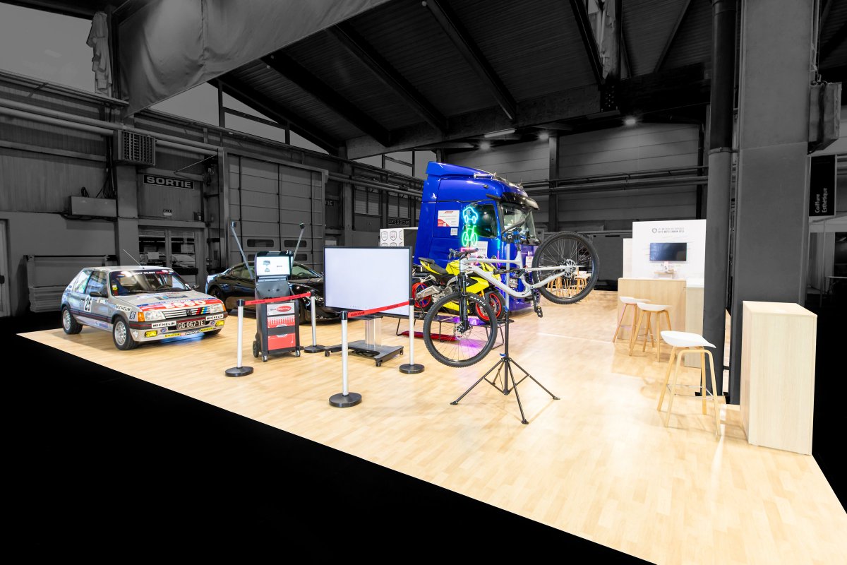 R2 Stand & Event tweet media