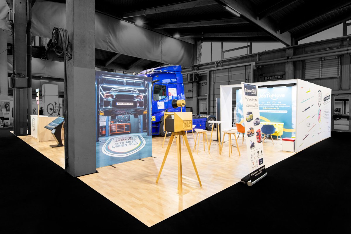 R2 Stand & Event tweet media