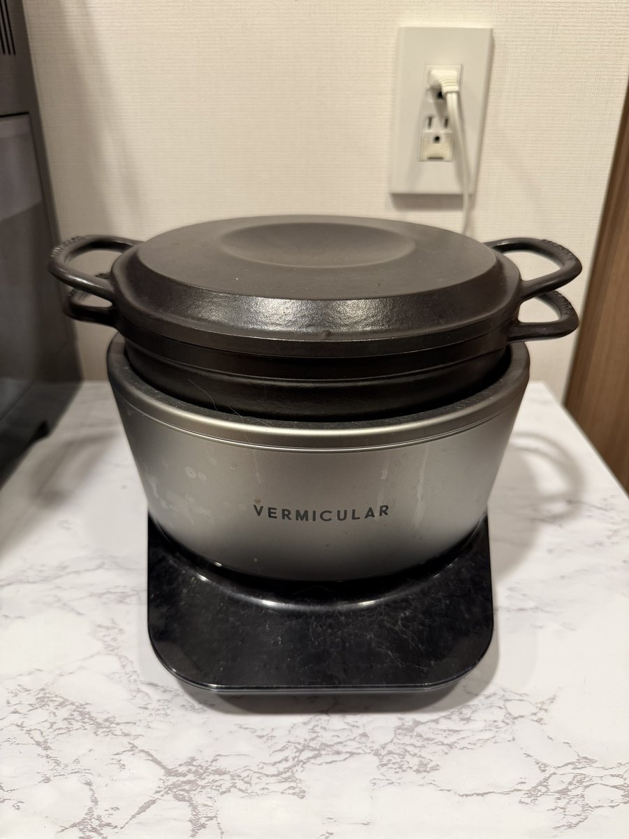 nnnchanpoyon's tweet photo. 米大好きすぎ人間なので色々買って試したけど、バーミキュラのライスポットと長谷園のかまどさんの二強。どっちもマジでレベチの米が炊ける。バーミキュラは8万くらいするけどほぼ大差ないから、米炊くだけならかまどさん(1万ちょい)でよさそう https://t.co/Df7fUUNC0K