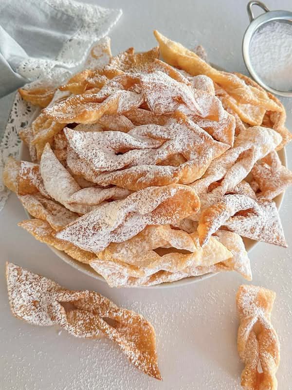 Since everyone is polish now, you need to know that today we eat not only pączki, but faworki too.