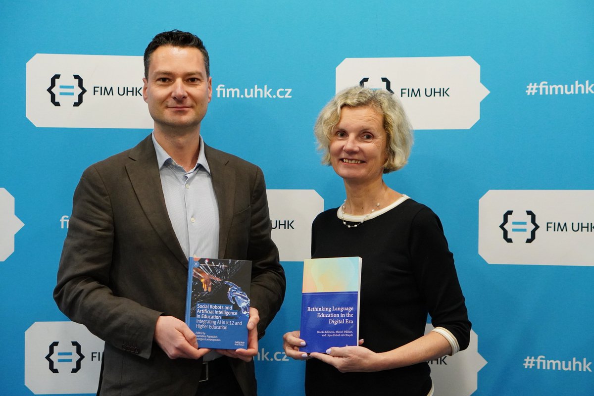 📖 Profesorka Blanka Klímová a docent Marcel Pikhart představují dvě nové publikace, které popisují proměnu jazykového vzdělávání v posledních dvou desetiletích.
Celý článek: 1url.cz/0ez3j