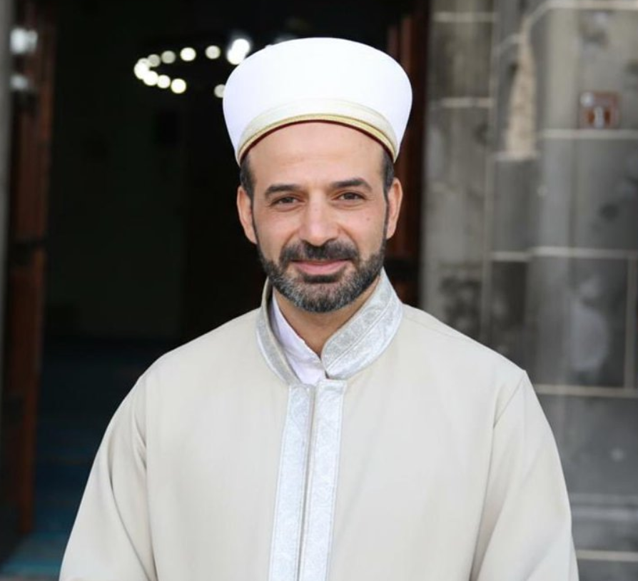 mahfildijital's tweet photo. 🔴 Diyarbakır Sur’daki Kurşunlu Camii’nde görevli imam-müezzin, minareden Kur’an tilaveti dinlettiği gerekçesiyle disiplin cezası alarak sürgün edildi.

Cami çevresindeki yüksek sesli müziğe müdahale edilmezken Kur’an sesinin hedef alınması tepki çekti. (Doğru Haber) https://t.co/uAajxZRjdN