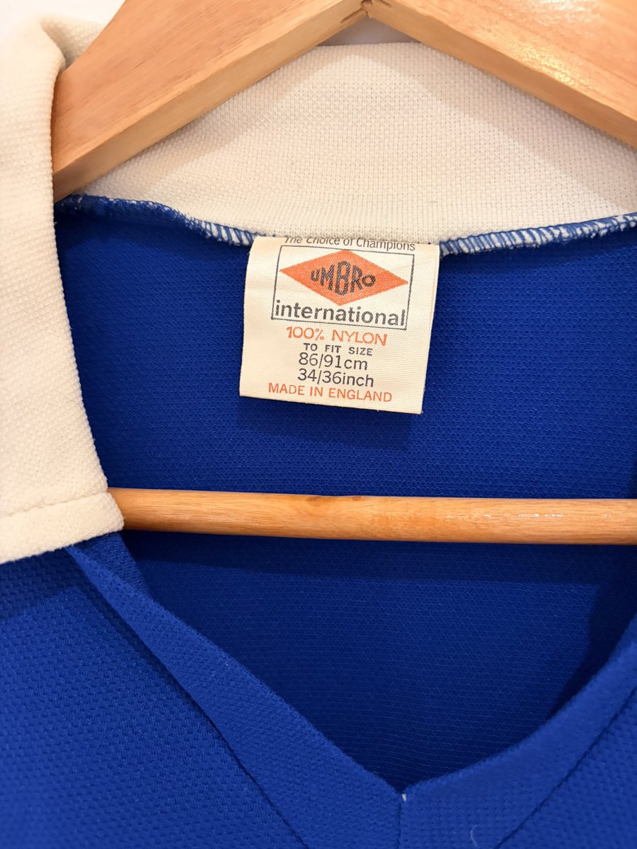 RossEdmondss's tweet photo. 🔴⚪️🔵 For Sale 🔴⚪️🔵

1978 home top for sale 👀 

Absolutely beautiful top in wonderful condition!! Hardly believe it’s 48 years old 😮‍💨

It is a size small

Message me if interested and I appreciate any RT’s 🙏🏻 https://t.co/pbsrBhEcd0