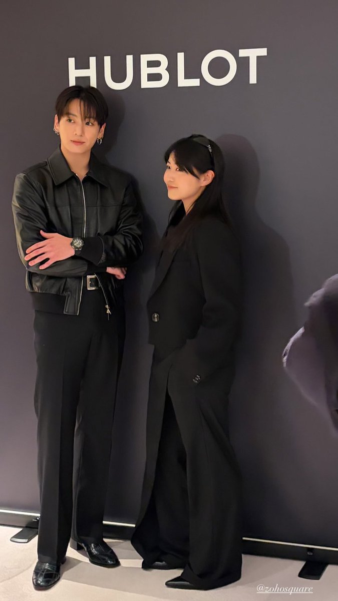 koovarbie's tweet image. HE IS SO TALL AND HANDSOME WTF 😭