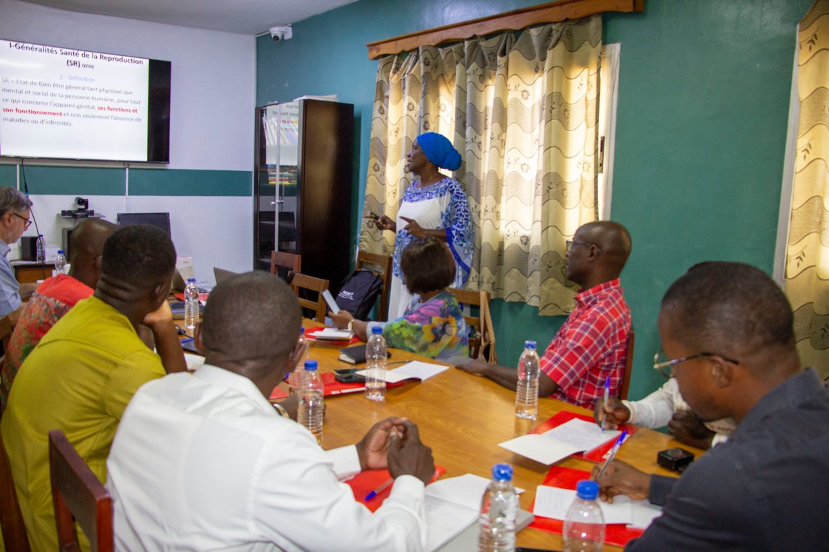avsi_d's tweet photo. Atelier de renforcement des agents de santé
#AVSI, avec le Ministère de la Santé et #ONUFemmes 🇨🇮, forme les agents à l’usage des outils numériques et à la prise en charge efficace des femmes, filles demandeuses d’asile et communautés d’accueil. 🩺🤝
#PeopleForDevelopment https://t.co/KMqRn4yFwm