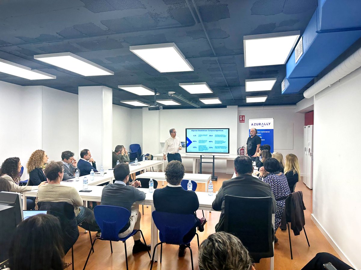 azurallyglobal's tweet image. La semana pasada celebramos en nuestra oficina de Alicante ¡nuestro primer Innovation Breakfast como Azurally! En él hablamos de tendencias, por ejemplo, de las novedades respecto a  la IA desde el enfoque MarTech. ¿Y tú? ¿Te quieres unir al próximo? ☕
