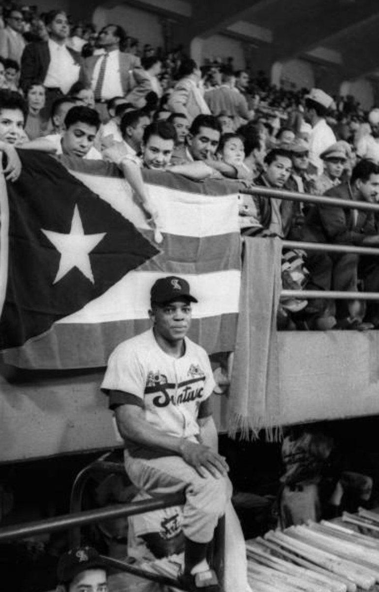 No te hagas el Willie Mays!! 

En Venezuela esta frase se refiere hacerse el loco o el pendejo. Se remonta a 1955 un día como hoy cuando se realizaba la Serie del Caribe en Caracas, Mays fue  representando a los Cangrejeros de Santurce (Puerto Rico) y falló en sus primeros 12