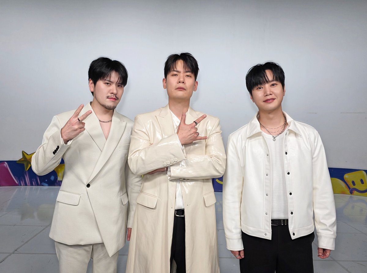 Mnet <M COUNTDOWN>

단 한 번의 연습도 없이
찢어버린 엔딩💥
진짜 작정하셨다..

작정한 짱포엠 무대 너무 맵다..(p)🥵

#LAPOEM #라포엠 #MCOUNTDOWN #Alive
#유채훈 #최성훈 #정민성
#YouChaehoon #ChoiSunghoon #JeongMinseong