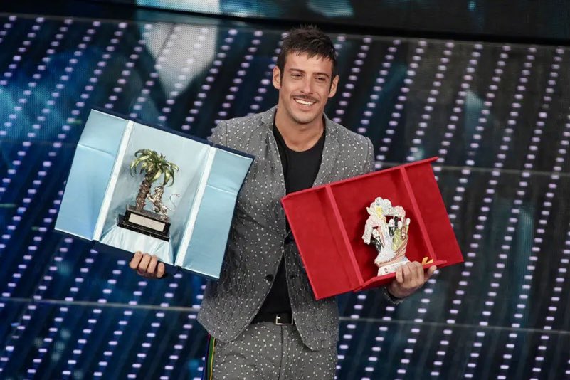 frankgabbani's tweet photo. Esattamente dieci anni fa, il 12 febbraio 2016, “Amen” vinceva le Nuove Proposte di #Sanremo, oltre al Premio della Critica “Mia Martini” e al Premio “Sergio Bardotti” per il miglior testo.
La prima grande emozione, il primo Ariston, l’inizio di tutto. https://t.co/SUEuh0JT4S