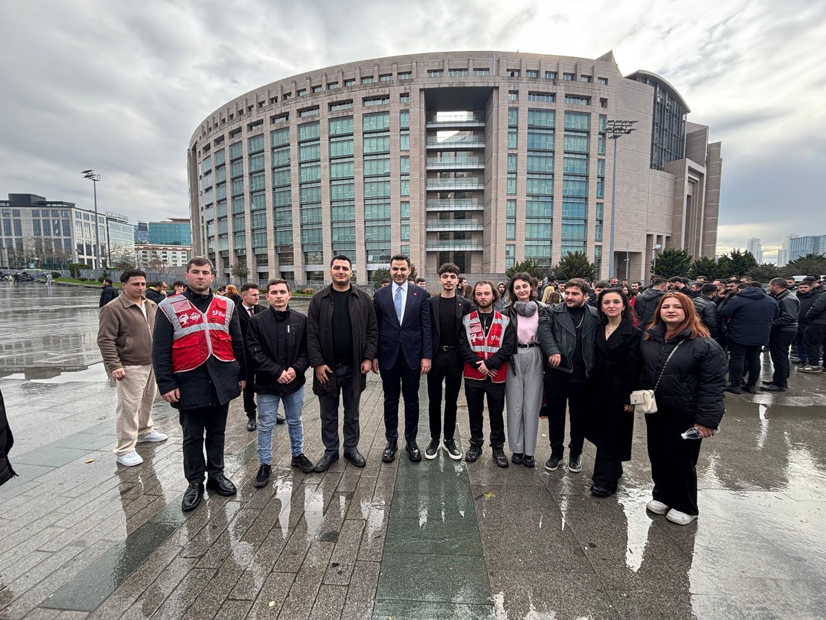 Gençlik Kolları Genel Başkanımız Sayın Cem Aydın’a verilen 1 yıl 5 ay 15 gün hapis cezası, bizleri baskıyla sindirmeye yöneliktir. Bizim alnımız ak, başımız dik! Mücadelemizden asla vazgeçmeyeceğiz.