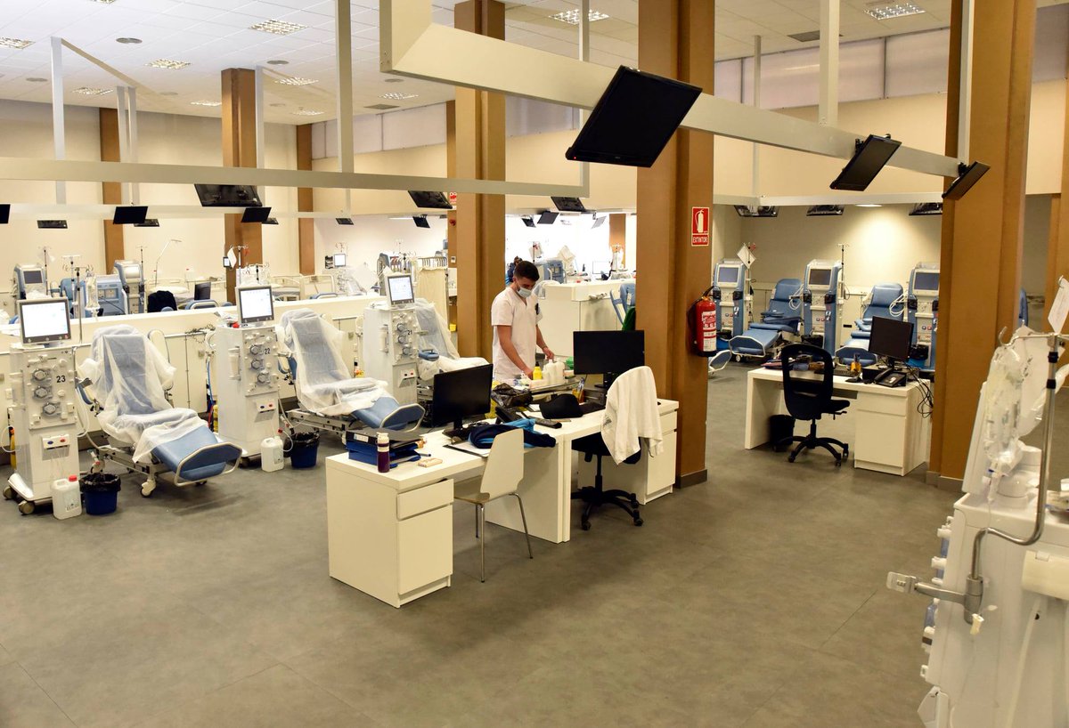 avericum's tweet image. Cuidar también es organizar, escuchar y acompañar. La #supervisióndeenfermería crea entornos seguros para profesionales y pacientes, haciendo posible una atención de calidad diaria. Reconocer su labor es reconocer el valor del trabajo en equipo 💪 #Avericum #Diálisis #Enfermería