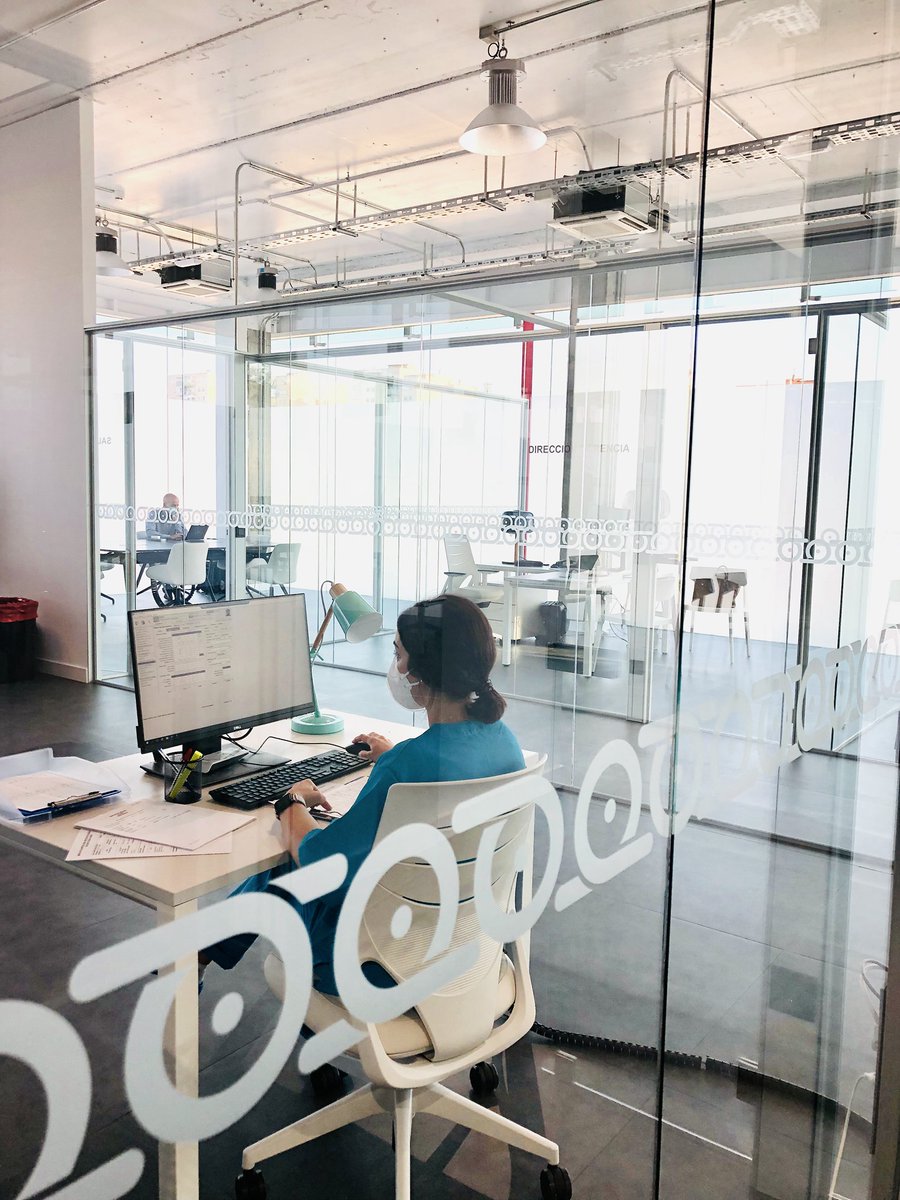 avericum's tweet image. Cuidar también es organizar, escuchar y acompañar. La #supervisióndeenfermería crea entornos seguros para profesionales y pacientes, haciendo posible una atención de calidad diaria. Reconocer su labor es reconocer el valor del trabajo en equipo 💪 #Avericum #Diálisis #Enfermería