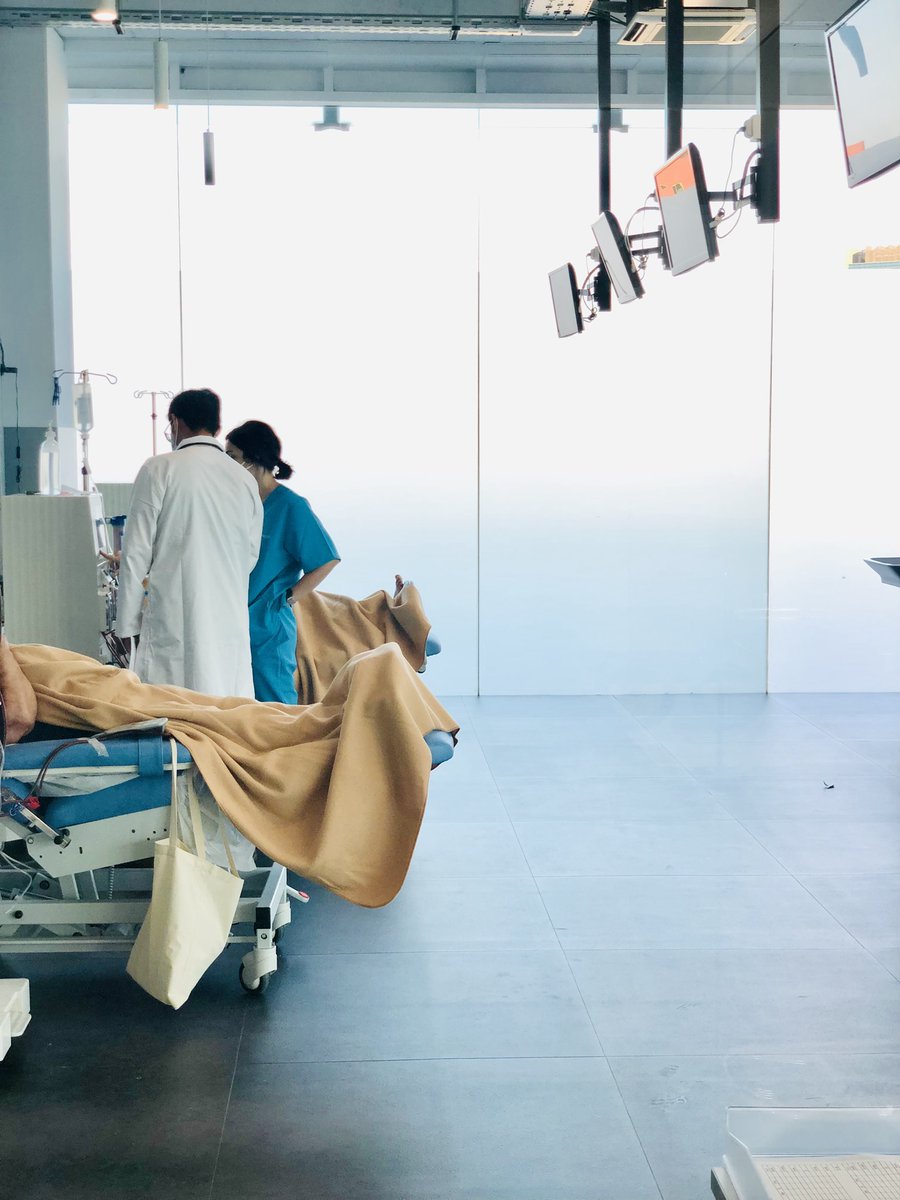 avericum's tweet image. Cuidar también es organizar, escuchar y acompañar. La #supervisióndeenfermería crea entornos seguros para profesionales y pacientes, haciendo posible una atención de calidad diaria. Reconocer su labor es reconocer el valor del trabajo en equipo 💪 #Avericum #Diálisis #Enfermería