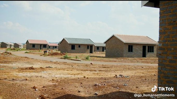 The MEC Tasneem Motara ensuring every project delivers real homes and real opportunities for our people. ❤️
#KeysWithTasneem #LiveInGauteng #GautengHumanSettlements