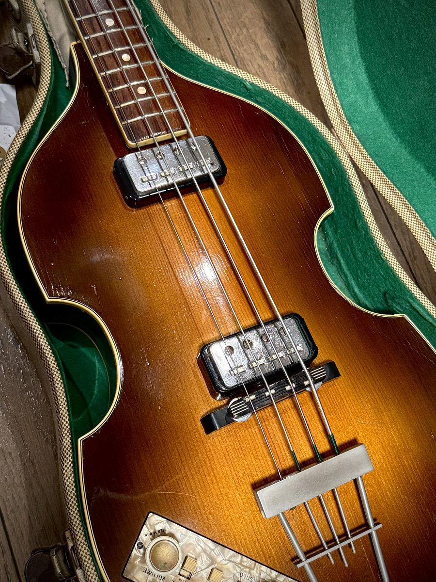 RareStockGuitar's tweet photo. マッカが来るかも💕

#PaulMcCartney  #hofner #bass #rarestockguitars https://t.co/vsYQ5ZXhY6