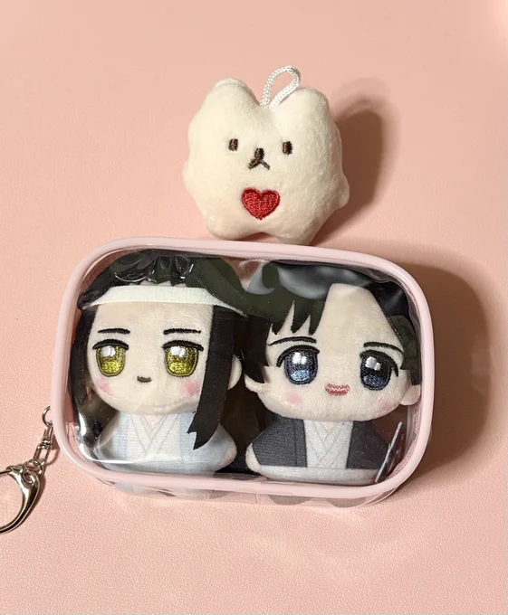パツ…ギュッ…