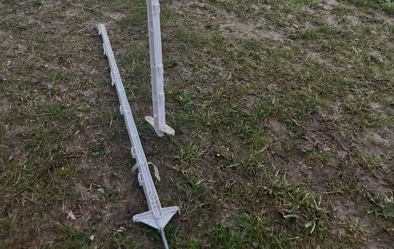 QCanavese's tweet photo. Incredibile a Bairo: dopo l'emozionante Cross, spariti 50 paletti del percorso. Un altro atto vandalico colpisce la Podistica Bairese. Scopri di più sull'accaduto e le reazioni della comunità. #Bairo #Cross2026 https://t.co/XvguHYsgBL... https://t.co/vZxg9GxnFS