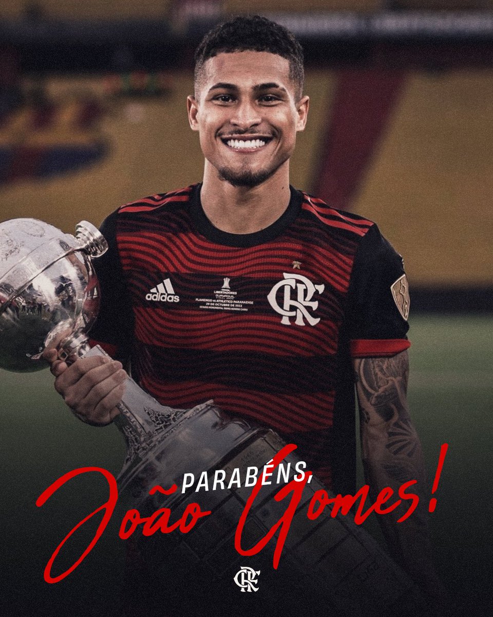 Flamengo's tweet image. Nosso cria João Gomes está fazendo #aniversário! 
Com o Manto, o brabo da volância foi bicampeão carioca, campeão brasileiro, da Libertadores, da Copa do Brasil e da Supercopa.
Parabéns, Joãozinho!