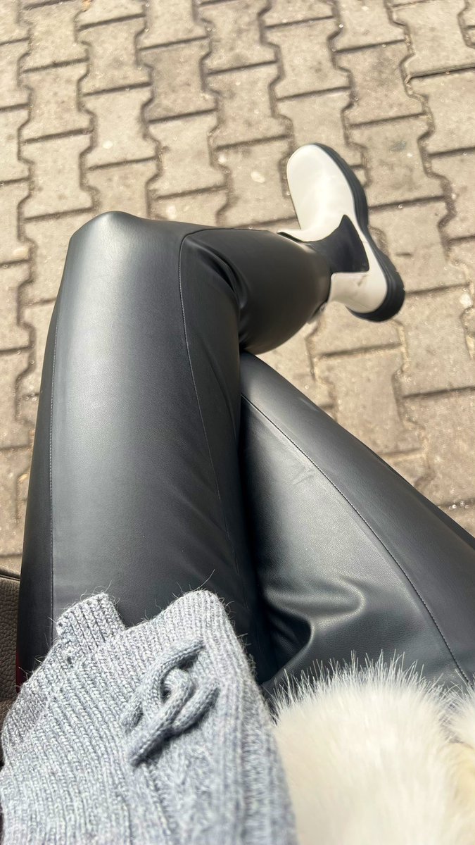 KajraPrincess's tweet photo. Tutaj robaku jest twoje miejsce 🦶👑🏦 @PolishFindomFan @PL_FINDOM @RT_PROMOTION_ @rt_feet @biznesmenel @Tracer1232 @RTslavePuppy  @PromoFinDomPL @PolishFootSlave  @RTDoms https://t.co/g8TjPCzTnh