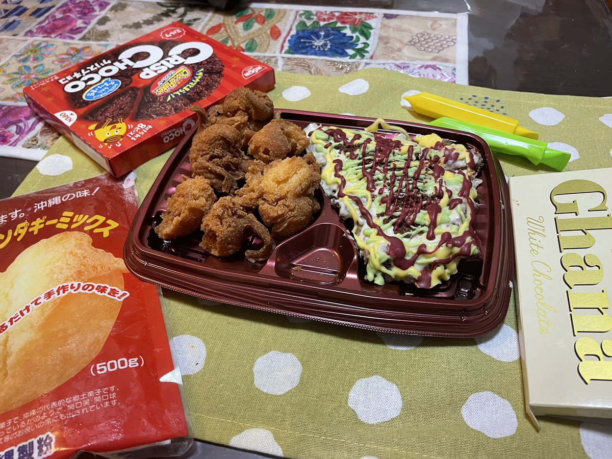 【バレンタイン迷ってる人におすすめ】

これ唐揚げとタコライス弁当に見えて
全部お菓子なんだぜ😆
唐揚げはサーターアンダギー
タコライスはチョコレート
お菓子作りをやった事ないけど
本気で挑戦してみた。

#バレンタイン
