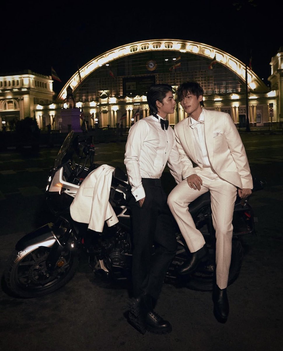 DPRSAMS's tweet image. STRAIGHT FROM THE 90s SCHOOL OF ROMANCE YALL