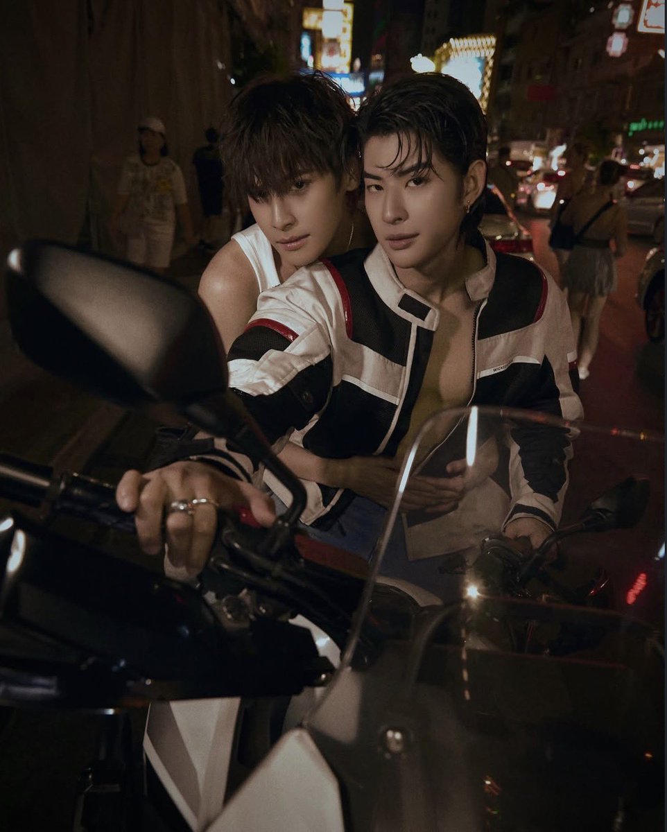 DPRSAMS's tweet image. STRAIGHT FROM THE 90s SCHOOL OF ROMANCE YALL