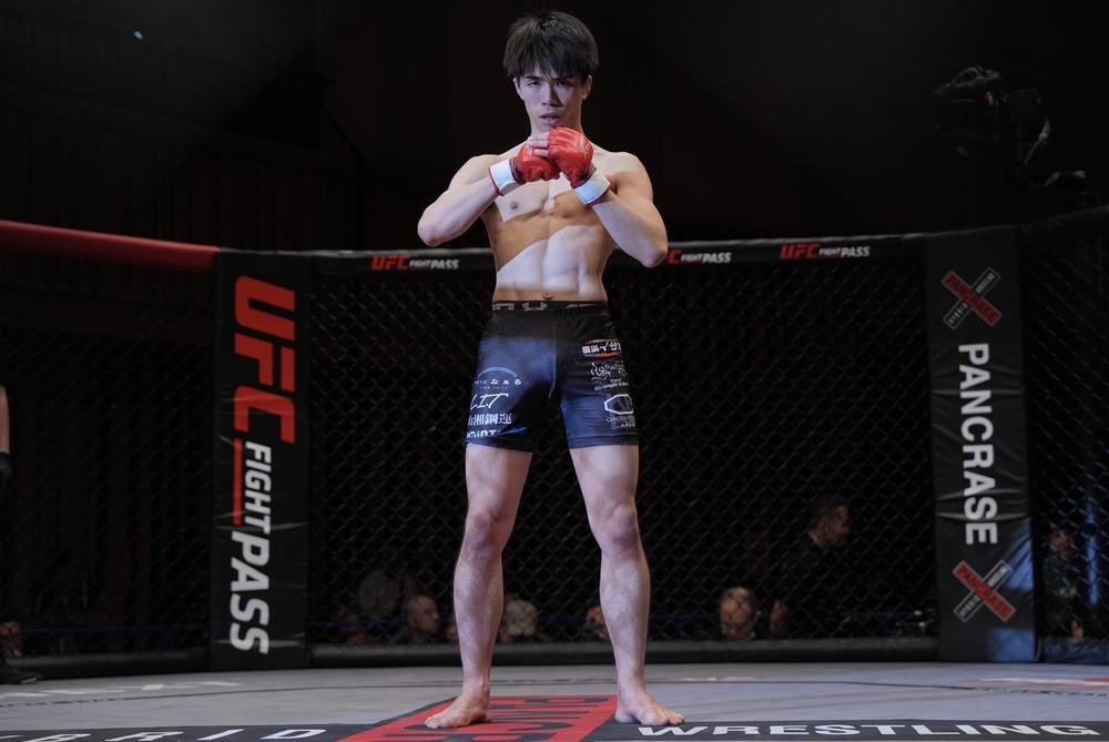 GROUNDSLAM_KREW's tweet photo. 【初戦突破！】
昨日行われた
PANCRASE 32nd NEO BLOOD TOURNAMENT、
大村くん判定勝ちにて初戦突破です。
応援サポートありがとうございました！！！

※1枚目の写真はゴング格闘技様のサイトよりお借りしました。

#PANCRASEBLOOD9 
#32ndNEOBLOODTOURNAMENT

https://t.co/wnl9L3pjMc https://t.co/dMHVW9FN0t