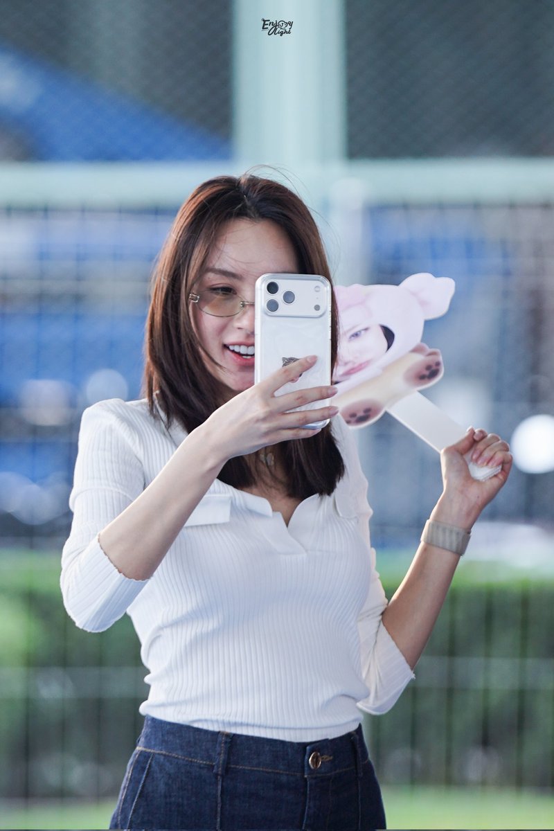 พี่ธิขอถ่ายรูปหน่อยค้าบบบ📸

JLAND IS PROUD OF JUNE
#JuneGraduationDay
#Enjoyyotdr #เอนจอยธิดารัตน์