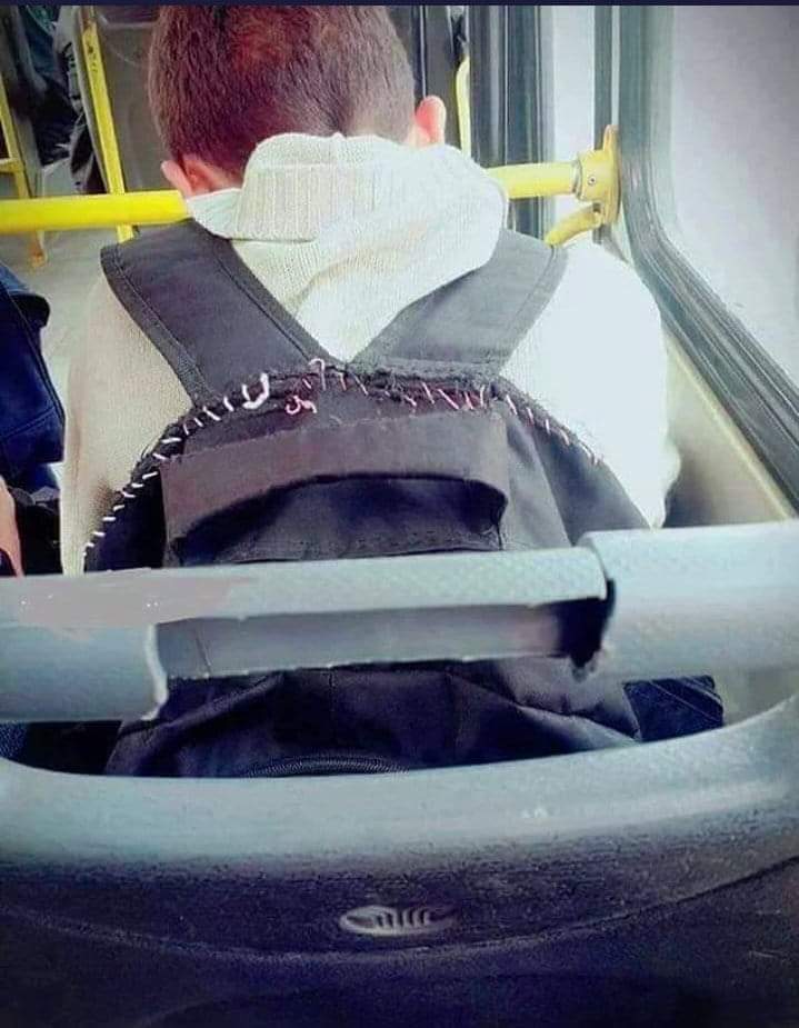 Emeği ve yoksulluğu birbirine kaynatıp sırtına vermişler. 50 bin dolarlık çanta taşıyanlar utansın..‼️