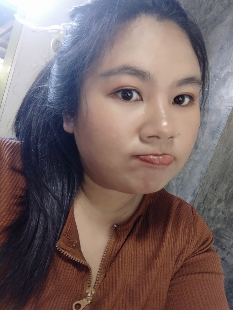 แล้วค่าตัวฉันต้องเท่าไหร่ว่ะ 300-500 งี้ ตายดิงั้น 😂😂 มันต้องได้ดีกว่าค่าแรงรายวันเราสะ 2-3 เท่าไหมอะแก😂😂 ถูกๆๆก็คนอื่นเถอะ🤪🤪