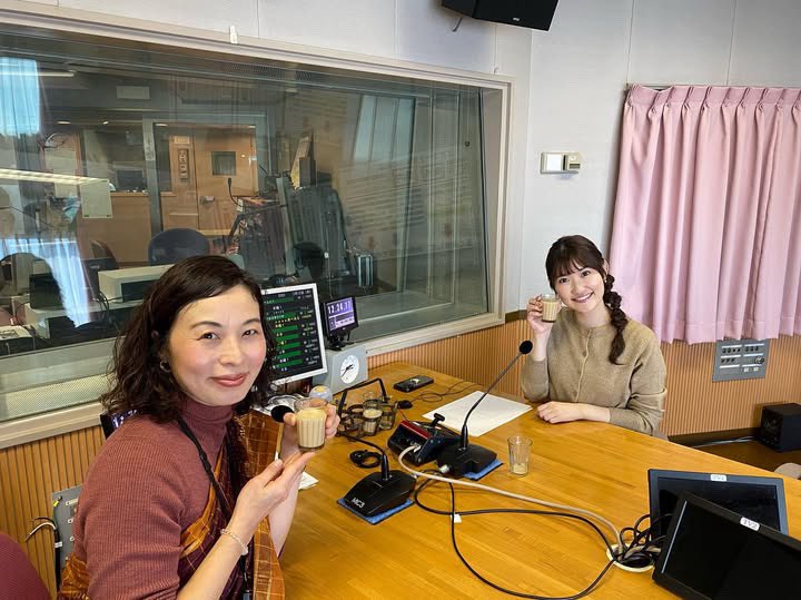 ammikkal's tweet photo. 【ラジオ出演のお知らせ】

＼ ほっとひと息つきたい方へ ／
2月13日(金)8:25〜
SBSラジオIPPO「IPPOセレクション」に出演します。

テーマは
「ほっとひと息できるチャイの魅力」

おうちで気軽に楽しめるチャイのコツや、
気分転換になるチャイ習慣ついてお話ししました☕️ https://t.co/JjLK1WgCh4