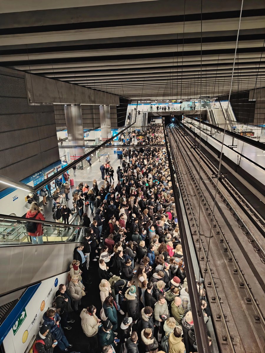 7.30h Puerta del Sur, Anden L10.  <a href="/metro_madrid/">Metro de Madrid</a> <a href="/Hardcorcon/">Hardcorcón</a> Hay derecho a esto?