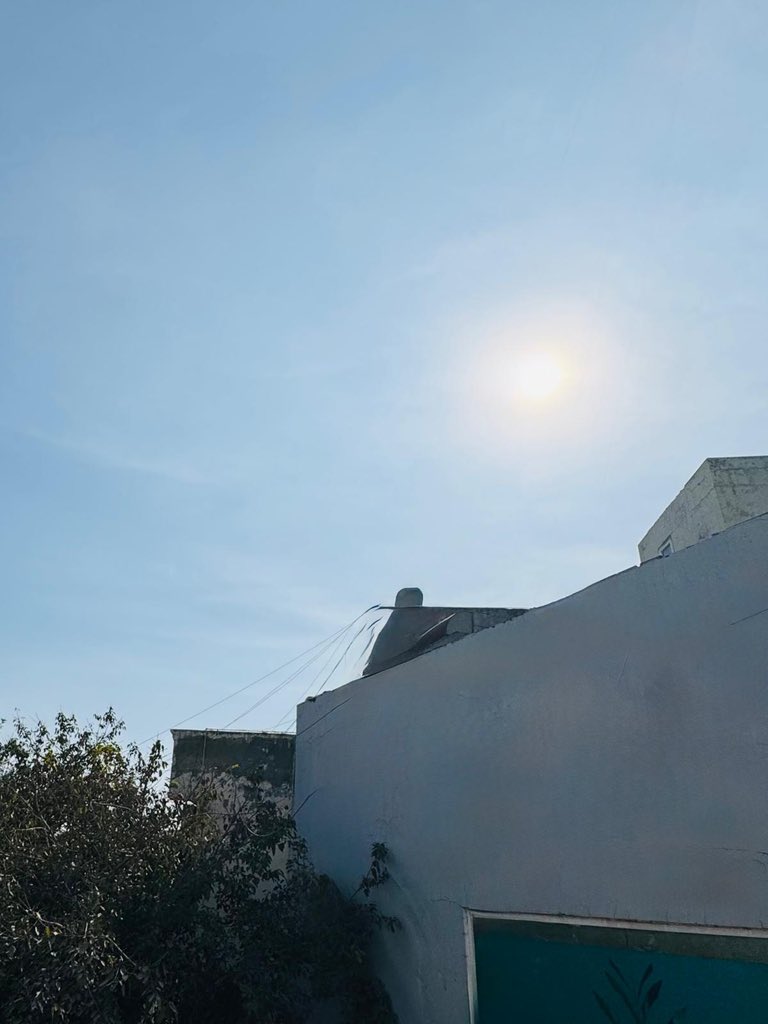yy_yhchoa4's tweet photo. Take on Thursday
Today's sky in Sultanpur
Sunny
☀️
#Weather #Sky #sunny #Takeon #fine
#SouphDelhi #Sultanpul #haveaniceday https://t.co/7fW79OjNT6