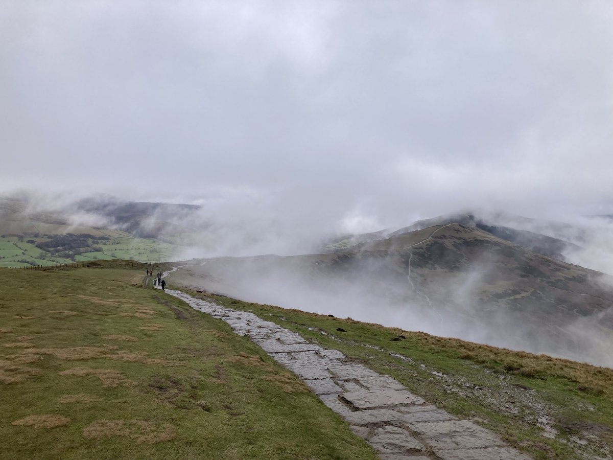 Good morning everyone wishing you a lovely day 😀magical and misty along The Great Ridge yesterday, from Mam Tor 💚
#PeakDistrict