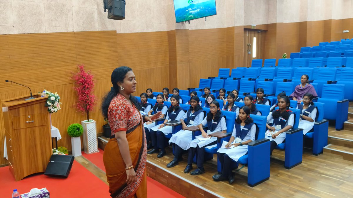 JyotiVigyan's tweet photo. Empowering girls in STEM!
VJ scholars from KC Idukki had an inspiring day at the IIIT Kottayam during their KP visit under #VigyanJyoti Programme. Exploring cutting-edge labs &amp; interacting with faculty, they gained valuable insights into emerging tech careers. #WomenInSTEM #IIITK https://t.co/WhrLj7M7dz