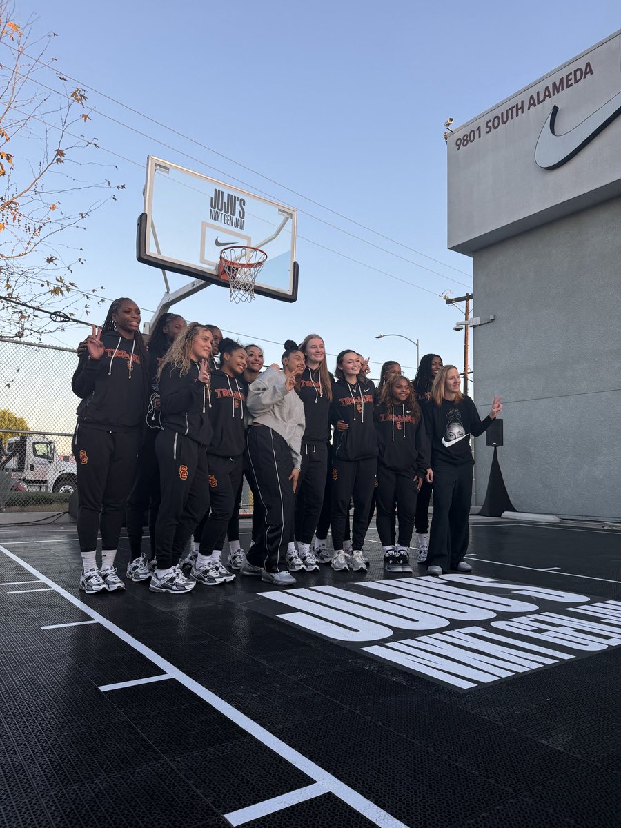 SoleRetriever's tweet photo. Nike went all-out for Juju in LA 🤝🤝 https://t.co/syROTYr6cK