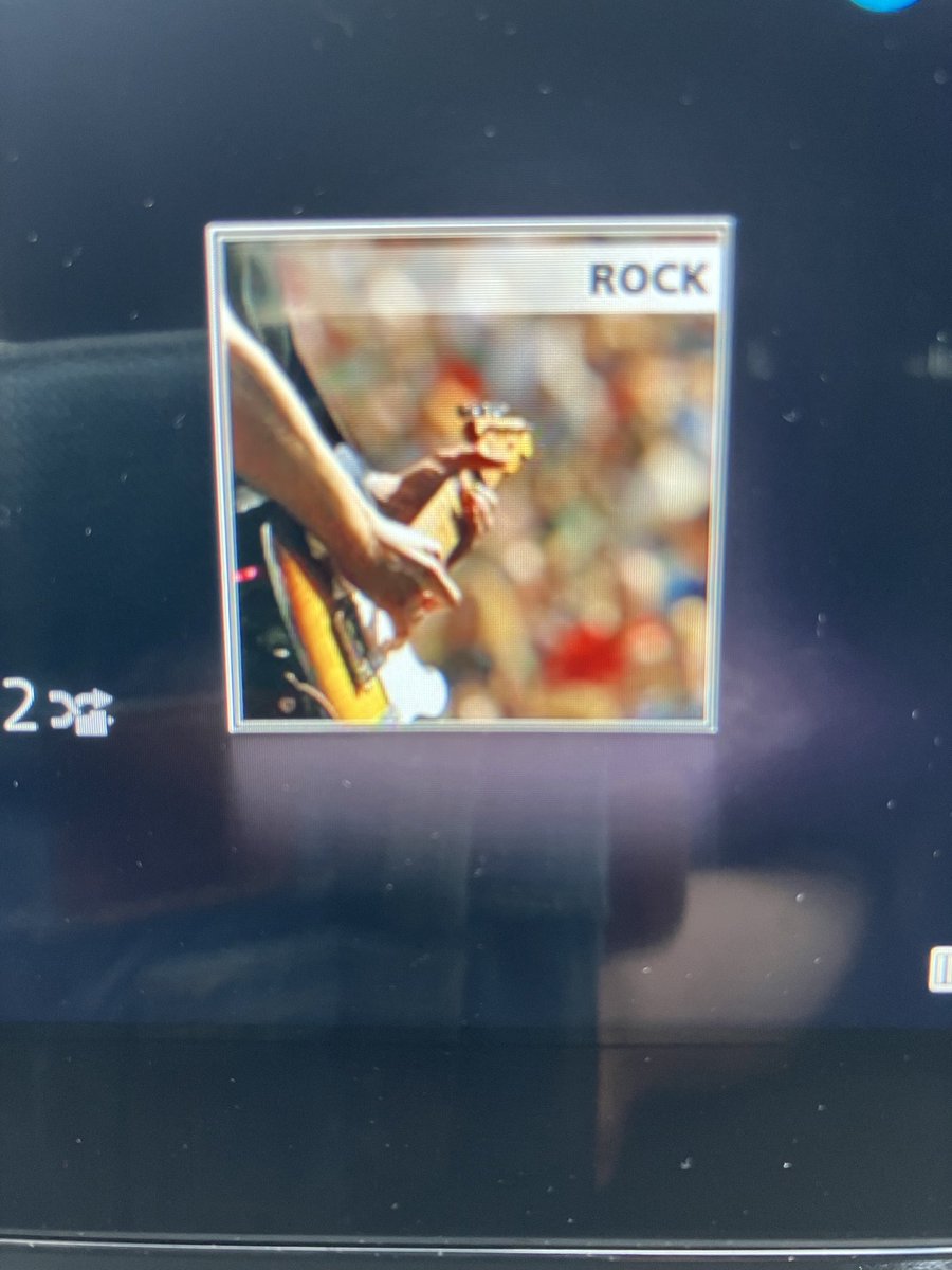 torukotch's tweet photo. 私の車のナビにiPhoneを繋いで音楽をかける時に、曲によってこの画像が出る事があるんだけど、どうしても先輩に見えてしまうのは私だけだろうか？ https://t.co/WCMg4qdKJb